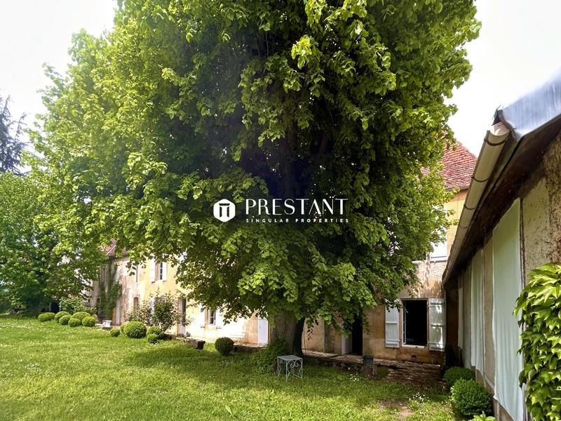 Maison - 411 m² - 11 pièces