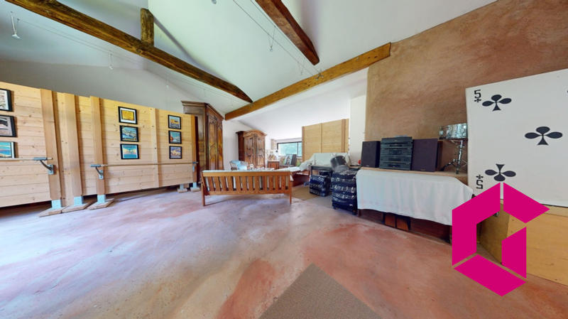 Maison - 270 m² - 8 pièces