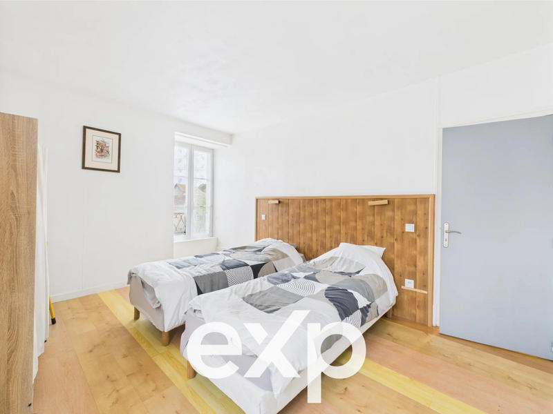 Maison - 275 m² - 10 pièces