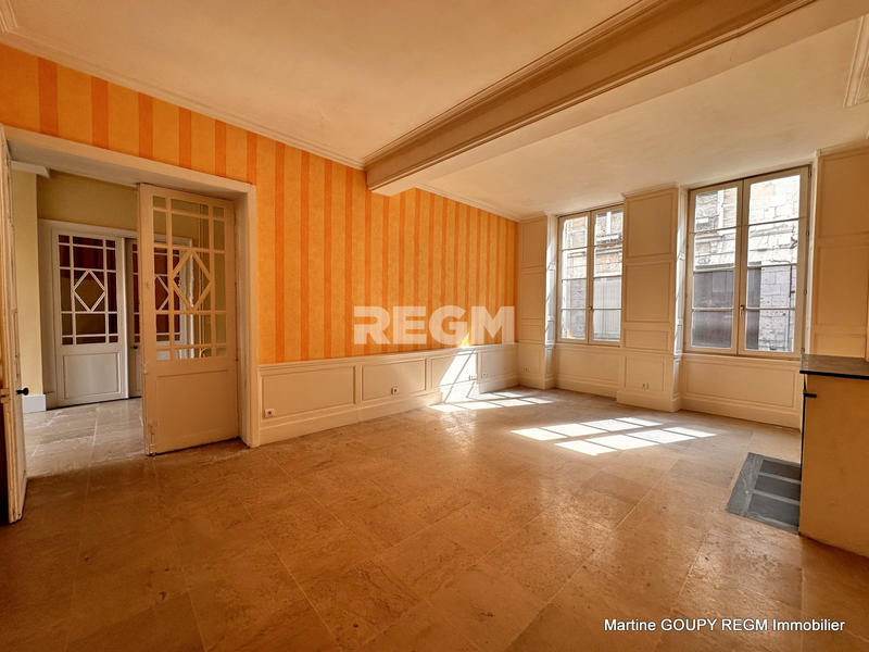 Maison - 341 m² - 9 pièces