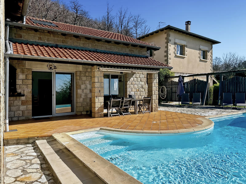 Propriété - 357 m² - 13 pièces