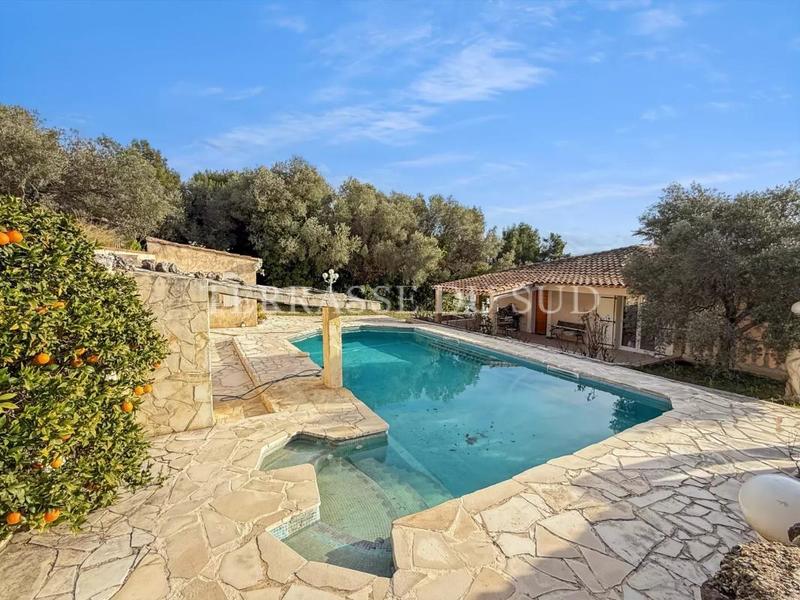 Propriété - 174 m² - 6 pièces