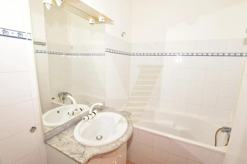 Immeuble - 168 m² - 9 pièces