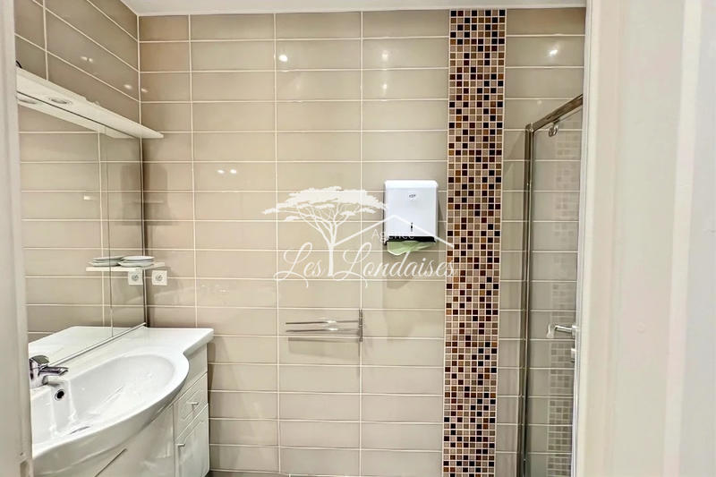 Local commercial - 64 m² - 3 pièces