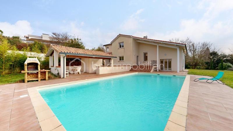 Villa - 230 m² - 6 pièces