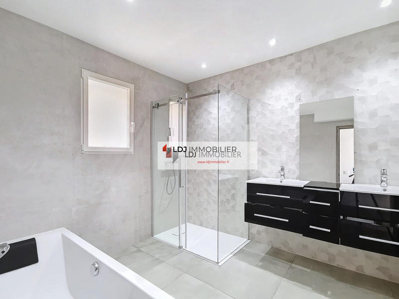 Villa - 378 m² - 10 pièces