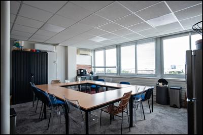 Bureau - 527 m² - 1 pièce