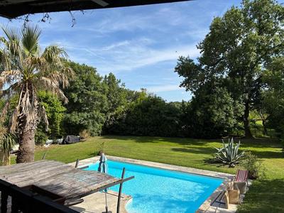 Maison - 233 m² - 8 pièces