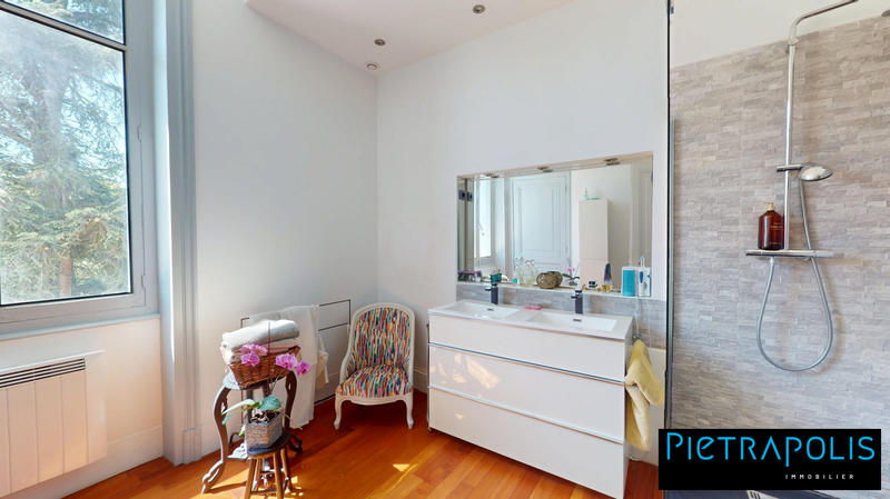 Maison - 251 m² - 9 pièces