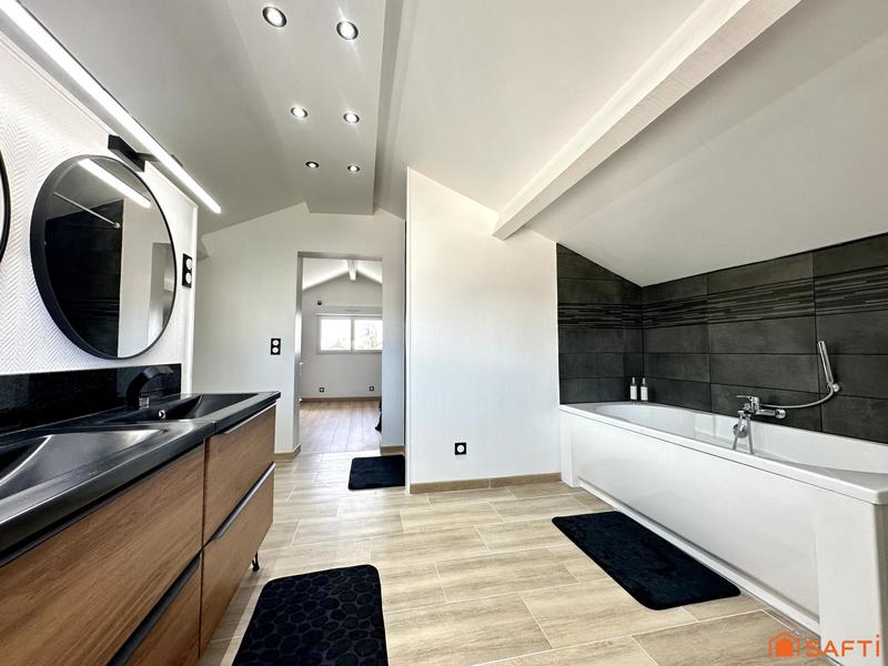 Maison - 160 m² - 5 pièces