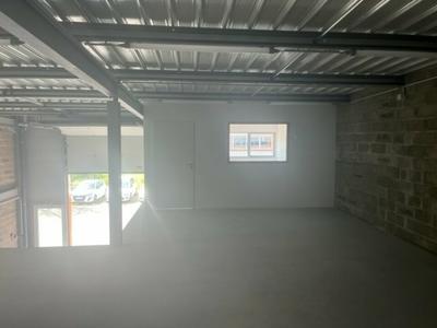 Local d'activité / Entrepôt - 258 m²