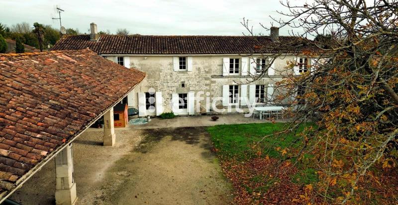 Maison - 210 m² - 5 pièces