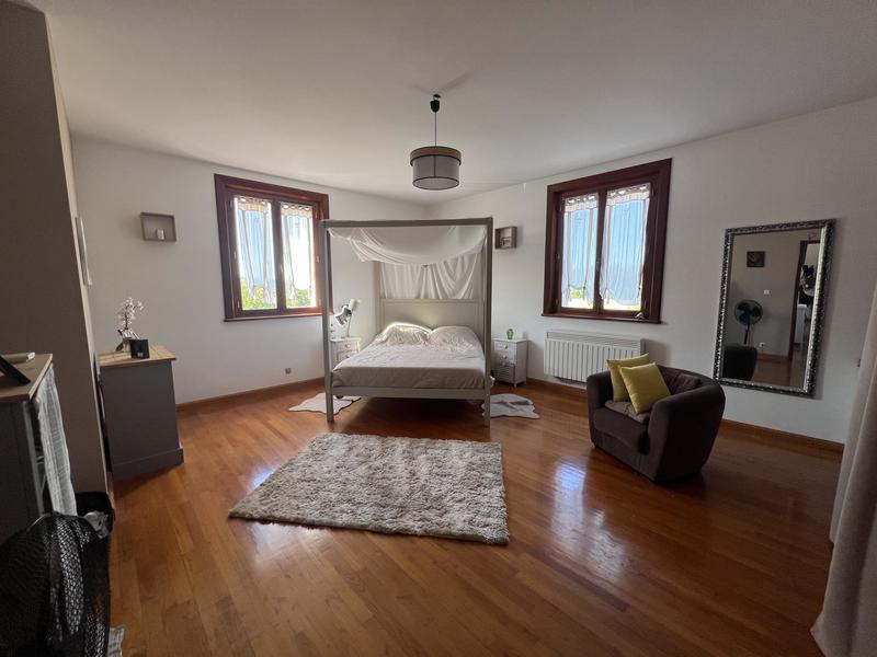 Maison - 256 m² - 7 pièces