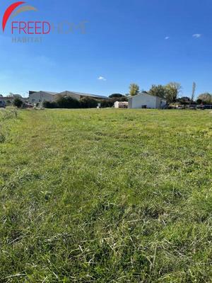 Terrain constructible - 1 300 m²
