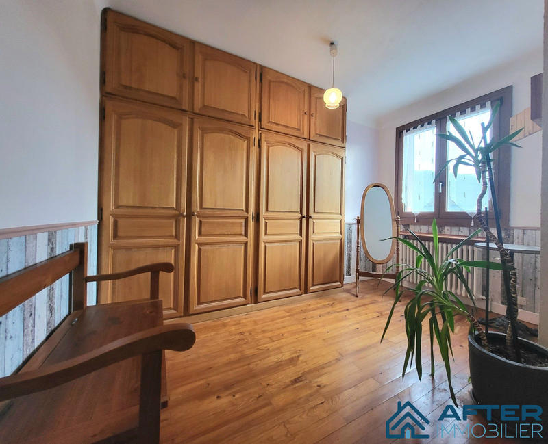 Maison - 182 m² - 9 pièces