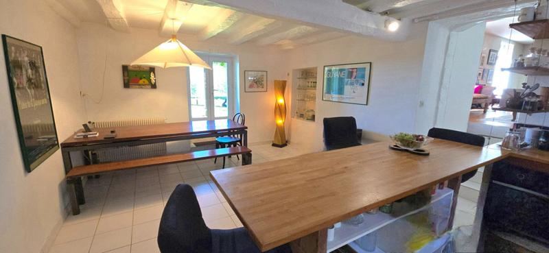 Demeure - 250 m² - 7 pièces