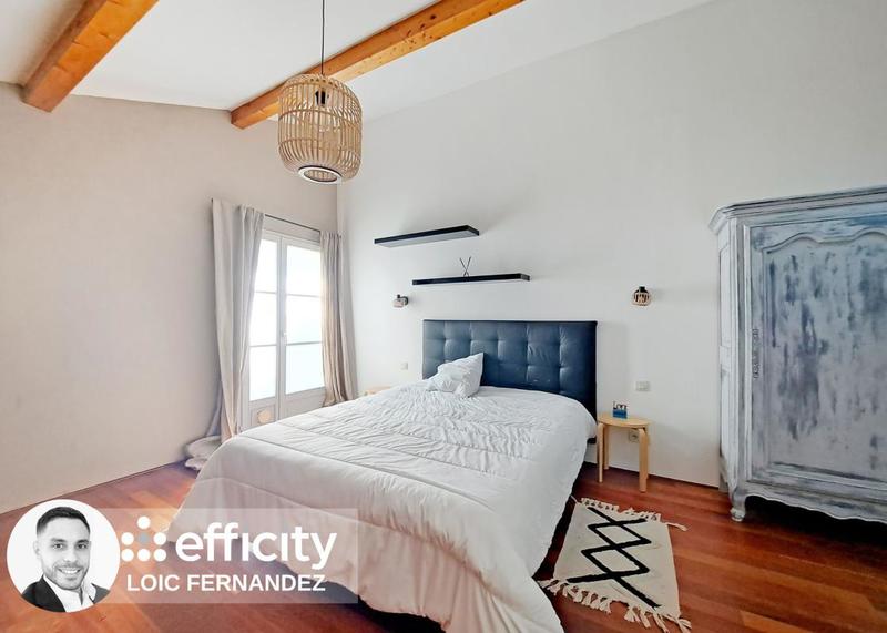 Maison - 260 m² - 8 pièces