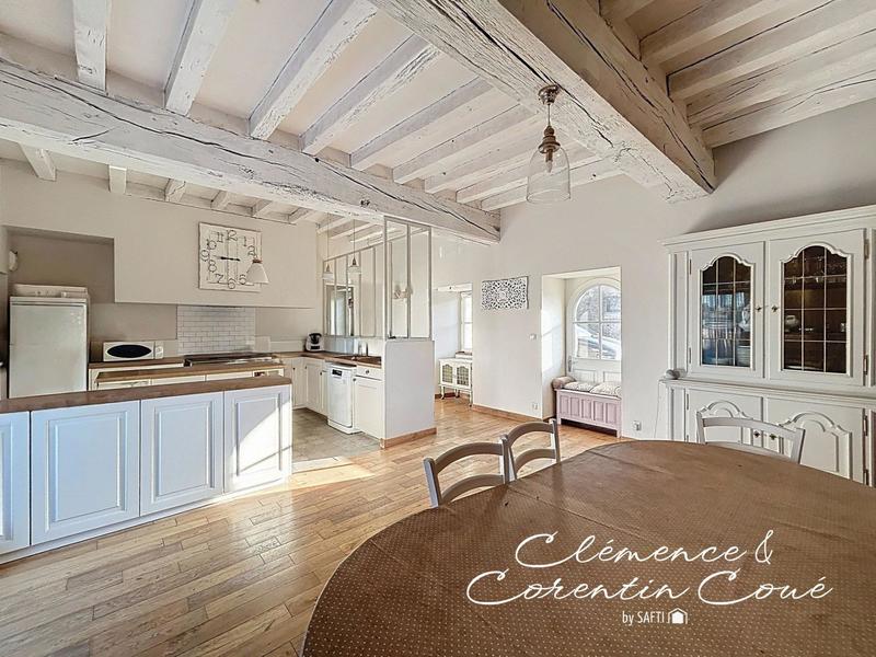 Maison - 260 m² - 11 pièces