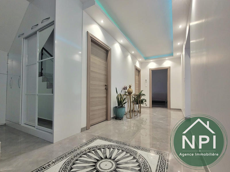 Maison contemporaine - 248 m² - 7 pièces