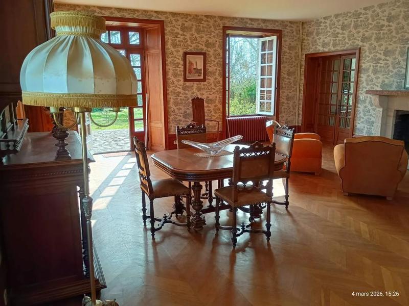 Maison - 211 m² - 8 pièces