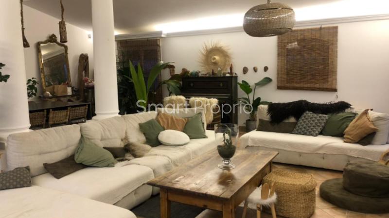 Propriété - 316 m² - 9 pièces