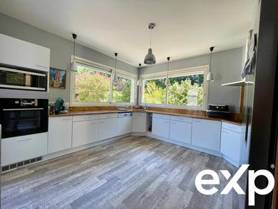 Maison - 298 m² - 8 pièces