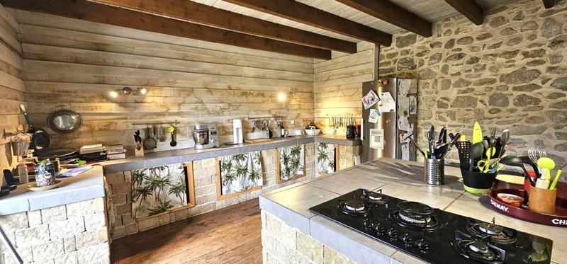 Maison - 240 m² - 6 pièces