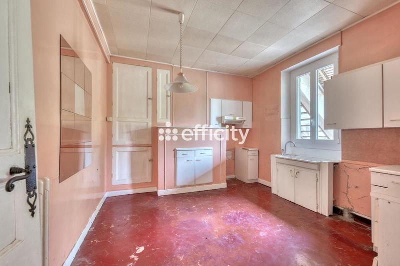 Maison - 180 m² - 8 pièces