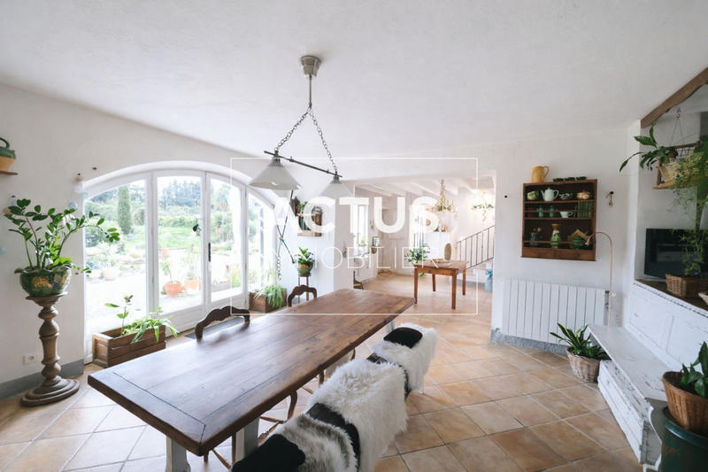 Maison - 220 m² - 7 pièces