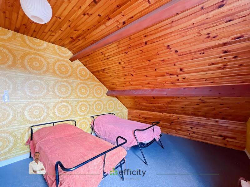 Maison - 255 m² - 12 pièces