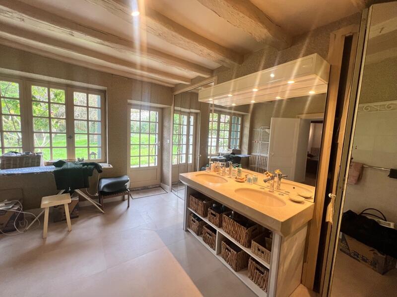 Propriété - 242 m² - 7 pièces