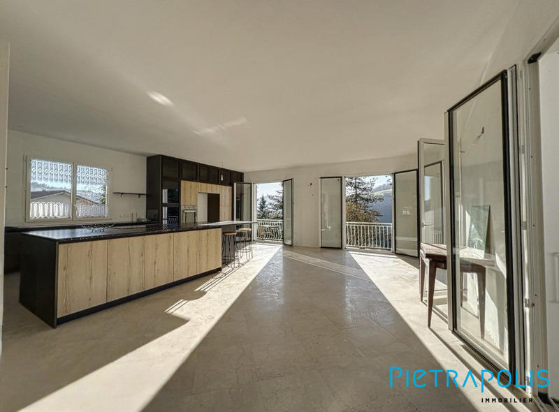 Maison - 185 m² - 7 pièces