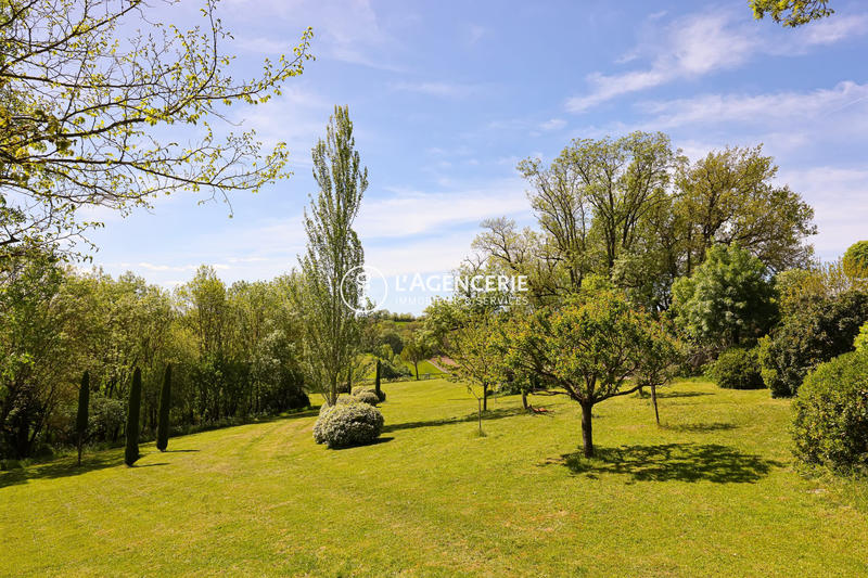 Maison - 360 m² - 12 pièces