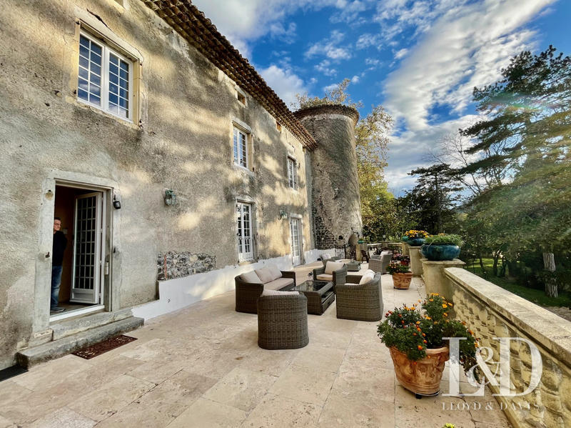 Château - 1 560 m² - 20 pièces