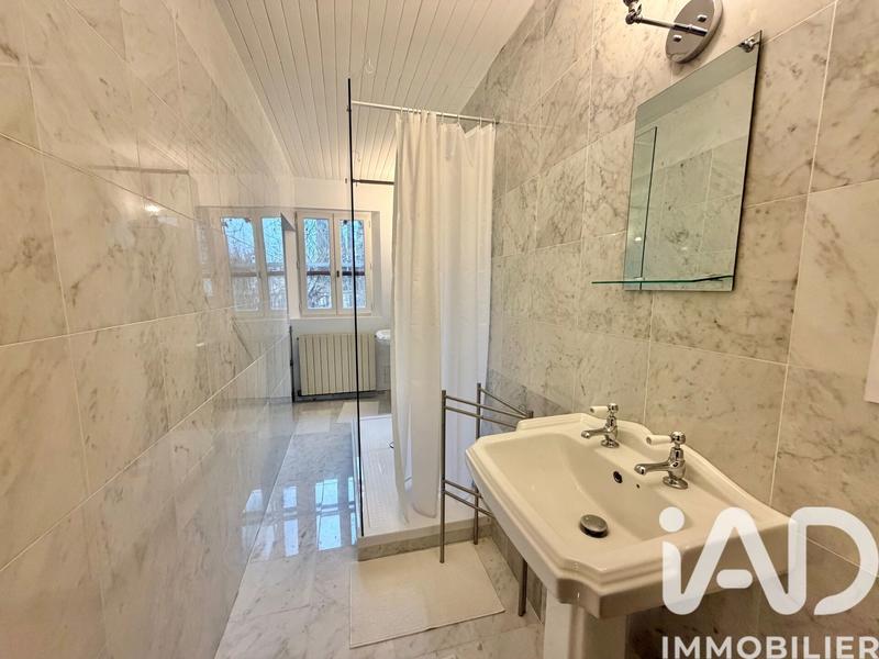 Maison - 217 m² - 7 pièces