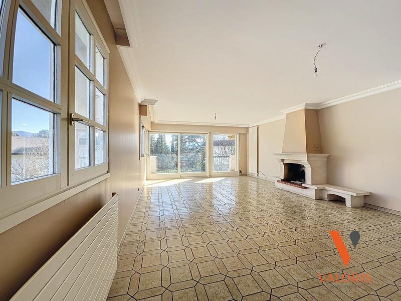 Maison - 201 m² - 7 pièces