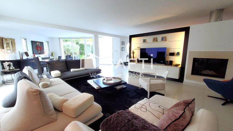 Villa - 236 m² - 8 pièces