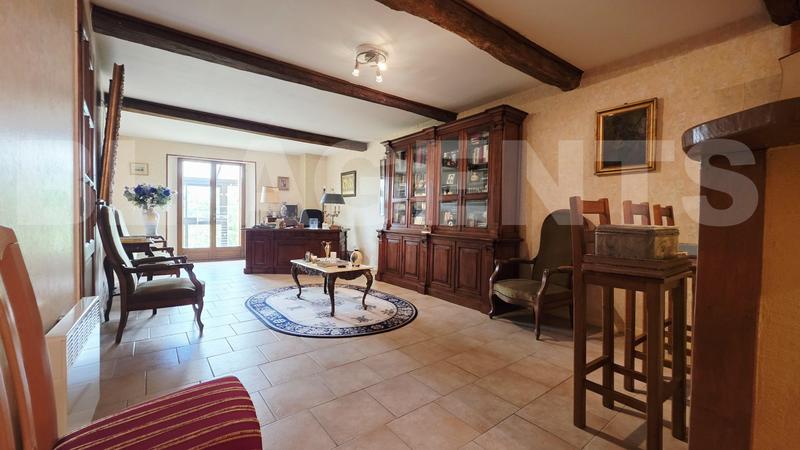 Maison - 298 m² - 13 pièces