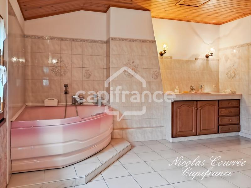 Maison - 214 m² - 5 pièces