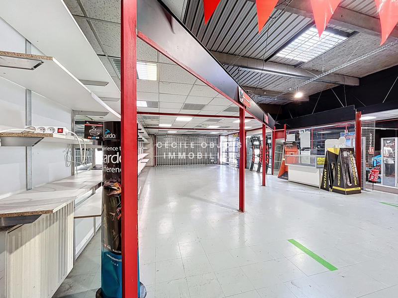 Local commercial - 331 m²