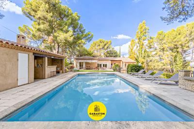 Propriété - 252 m² - 7 pièces