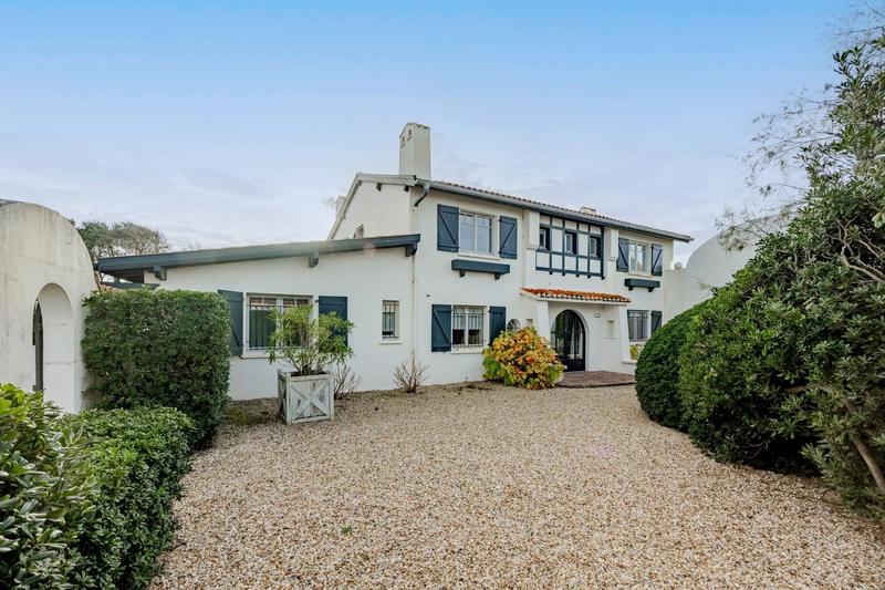 Maison - 200 m² - 6 pièces