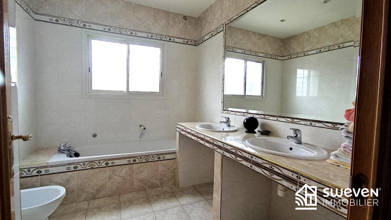 Maison - 167 m² - 6 pièces