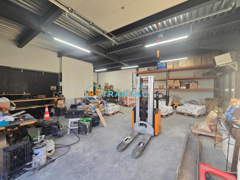 Local d'activités - 221 m²