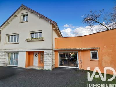 Maison - 185 m² - 9 pièces