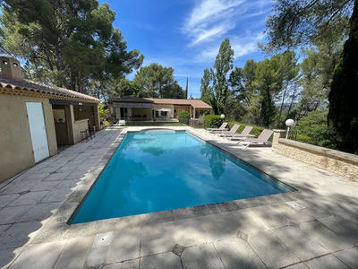 Maison - 250 m² - 7 pièces