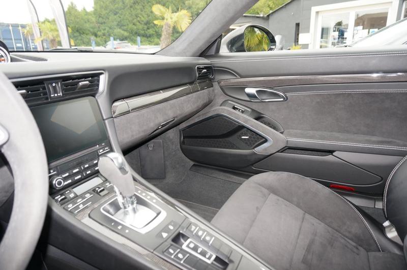 Porsche 991 Carrera 4 Gts