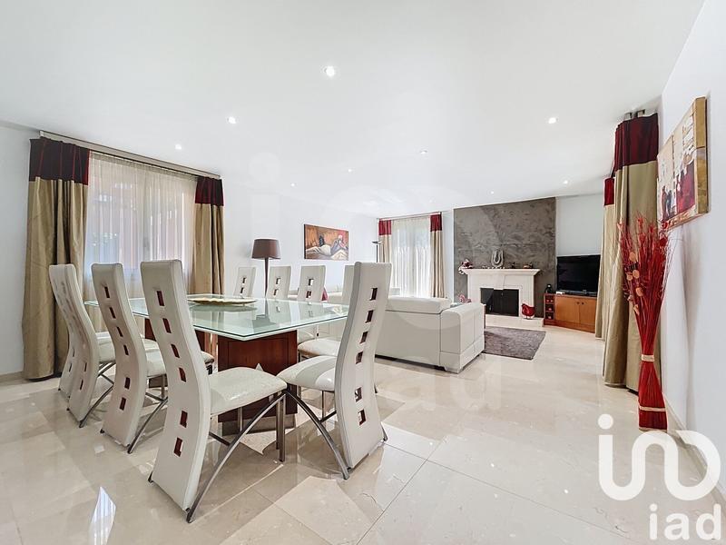 Maison - 181 m² - 7 pièces