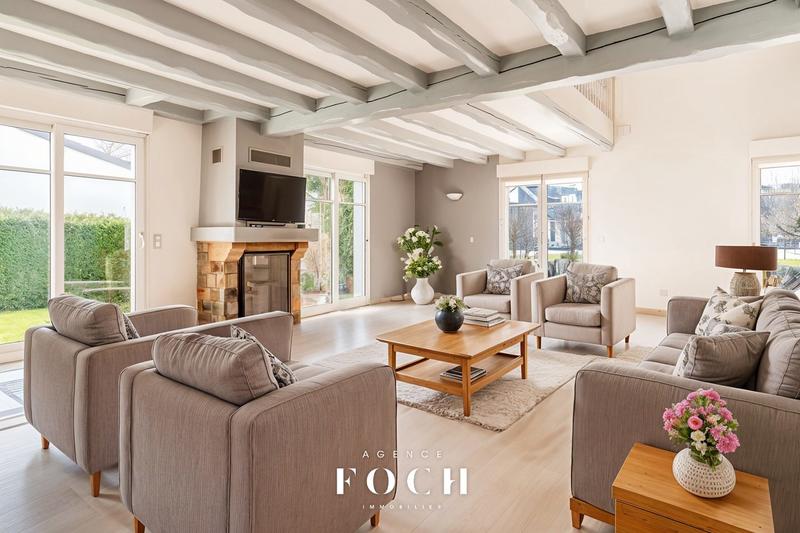 Maison - 259 m² - 7 pièces