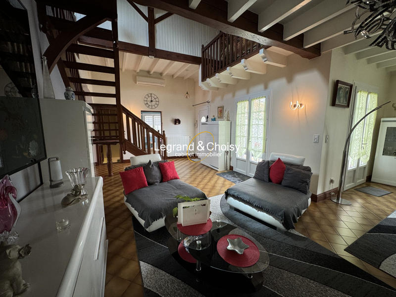 Maison - 340 m² - 8 pièces